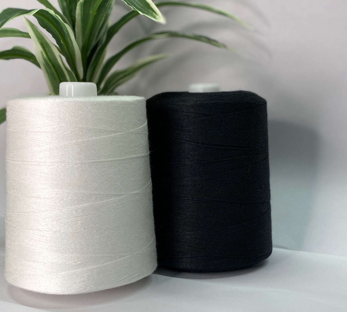 HYOTAN BRANDひょうたん印の絹ミシン糸100%．50番．紺系から深緑系 HYOTAN BRANDひょうたん印の絹ミシン糸100%50番ブルー系濃い色